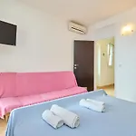 1 Bedroom Lovely In *
