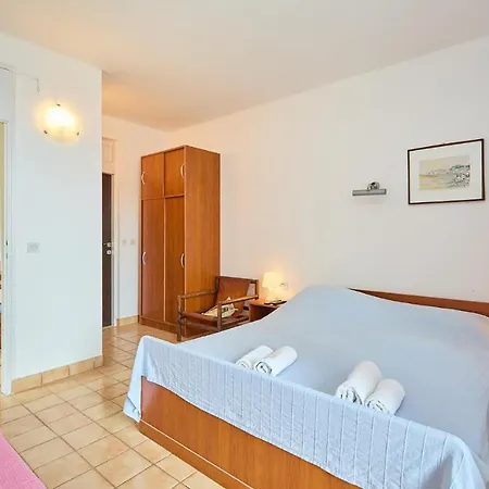 Apartament 1 Bedroom Lovely In Saplunara